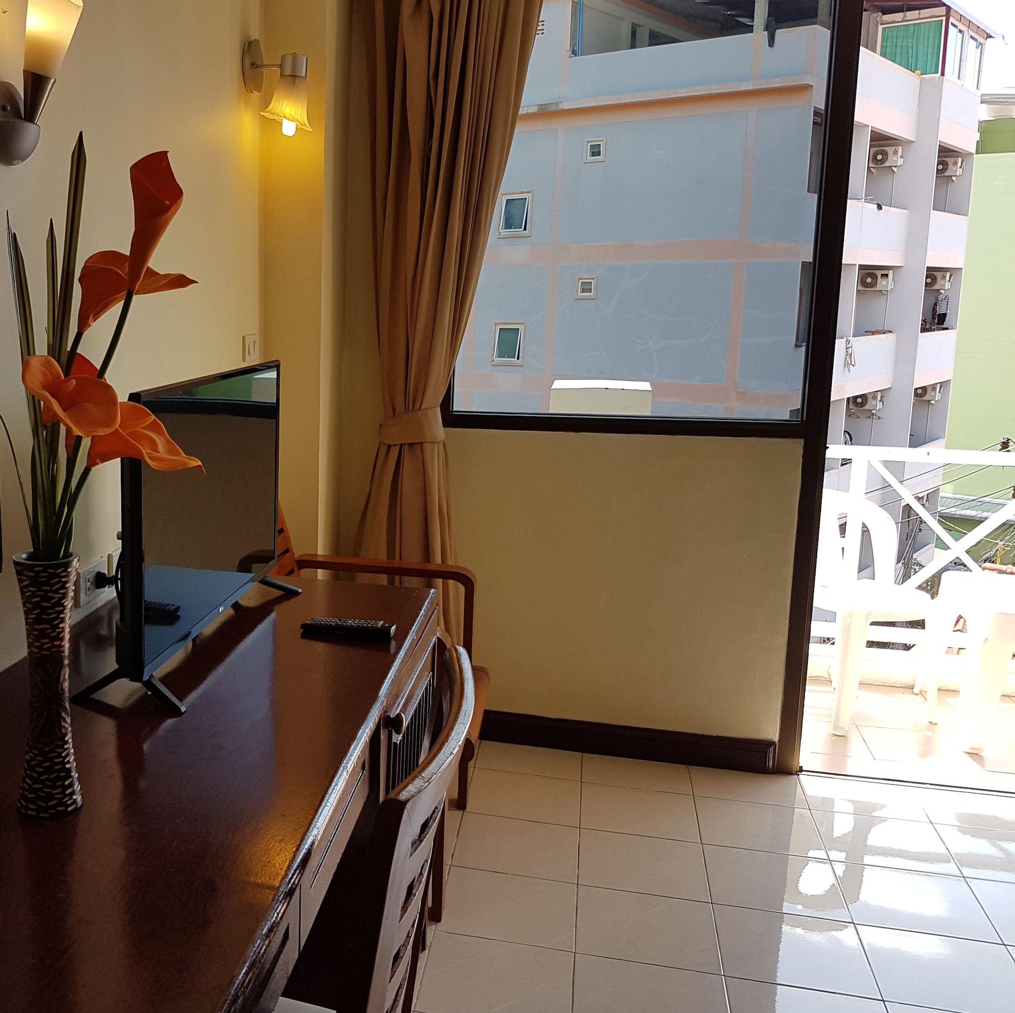 Bauman Ville Hotel Phuket Exterior foto