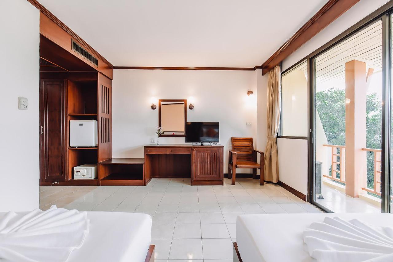 Bauman Ville Hotel Phuket Exterior foto