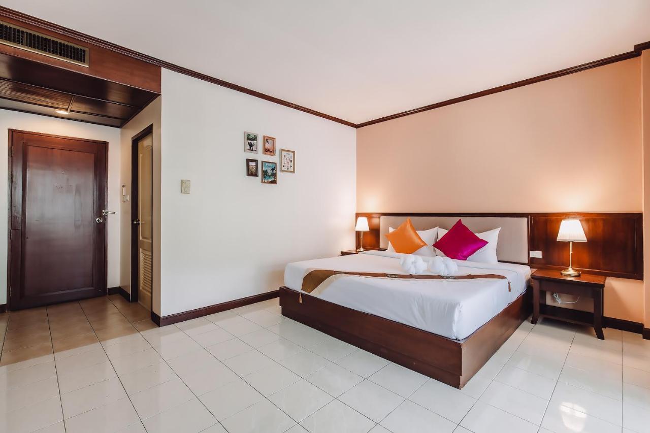 Bauman Ville Hotel Phuket Exterior foto