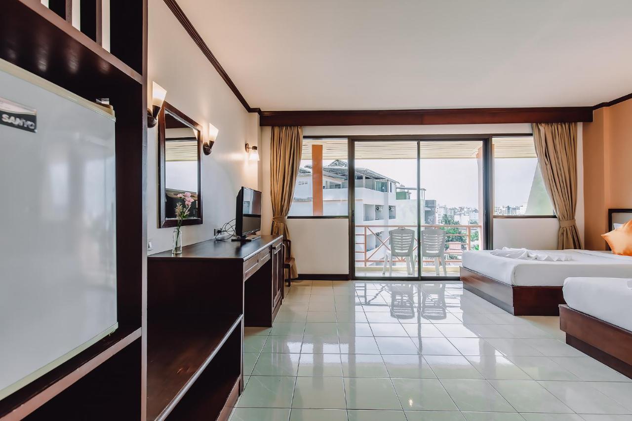 Bauman Ville Hotel Phuket Exterior foto
