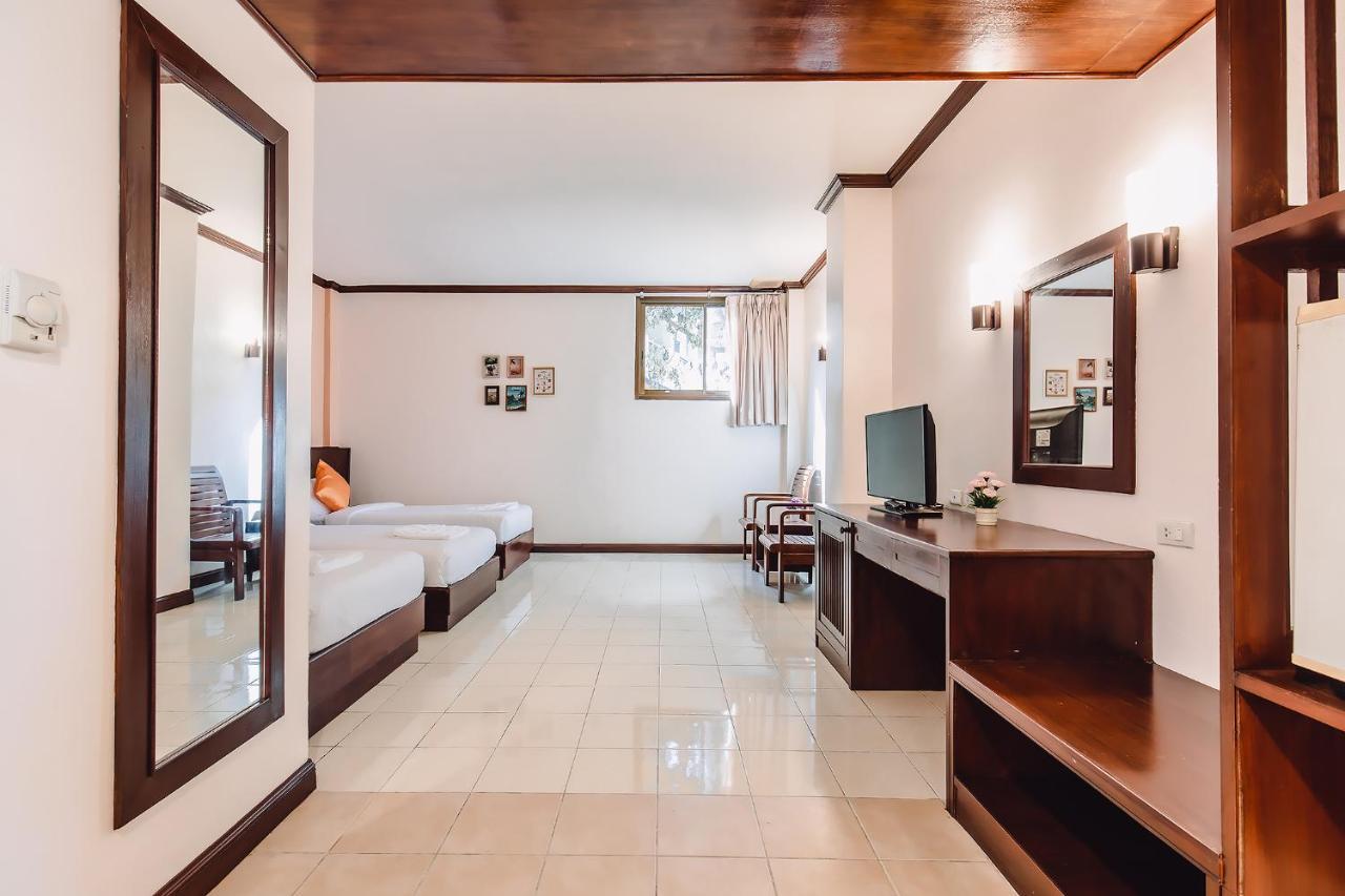 Bauman Ville Hotel Phuket Exterior foto
