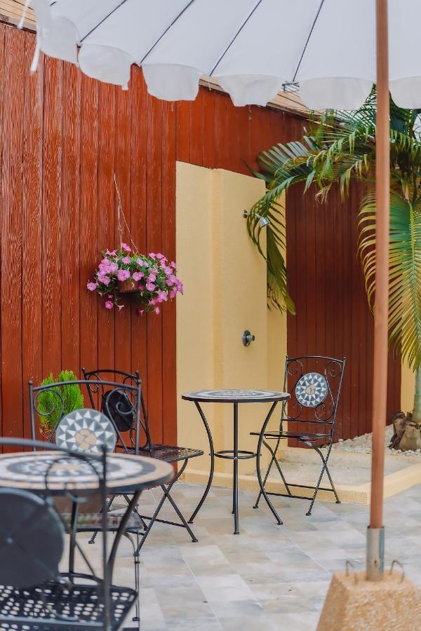 Bauman Ville Hotel Phuket Exterior foto