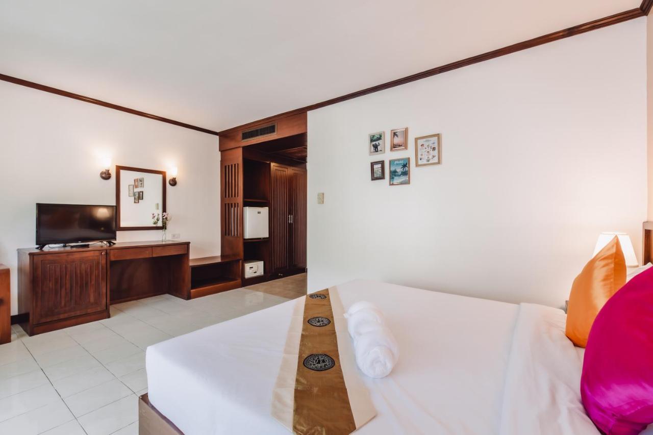 Bauman Ville Hotel Phuket Exterior foto