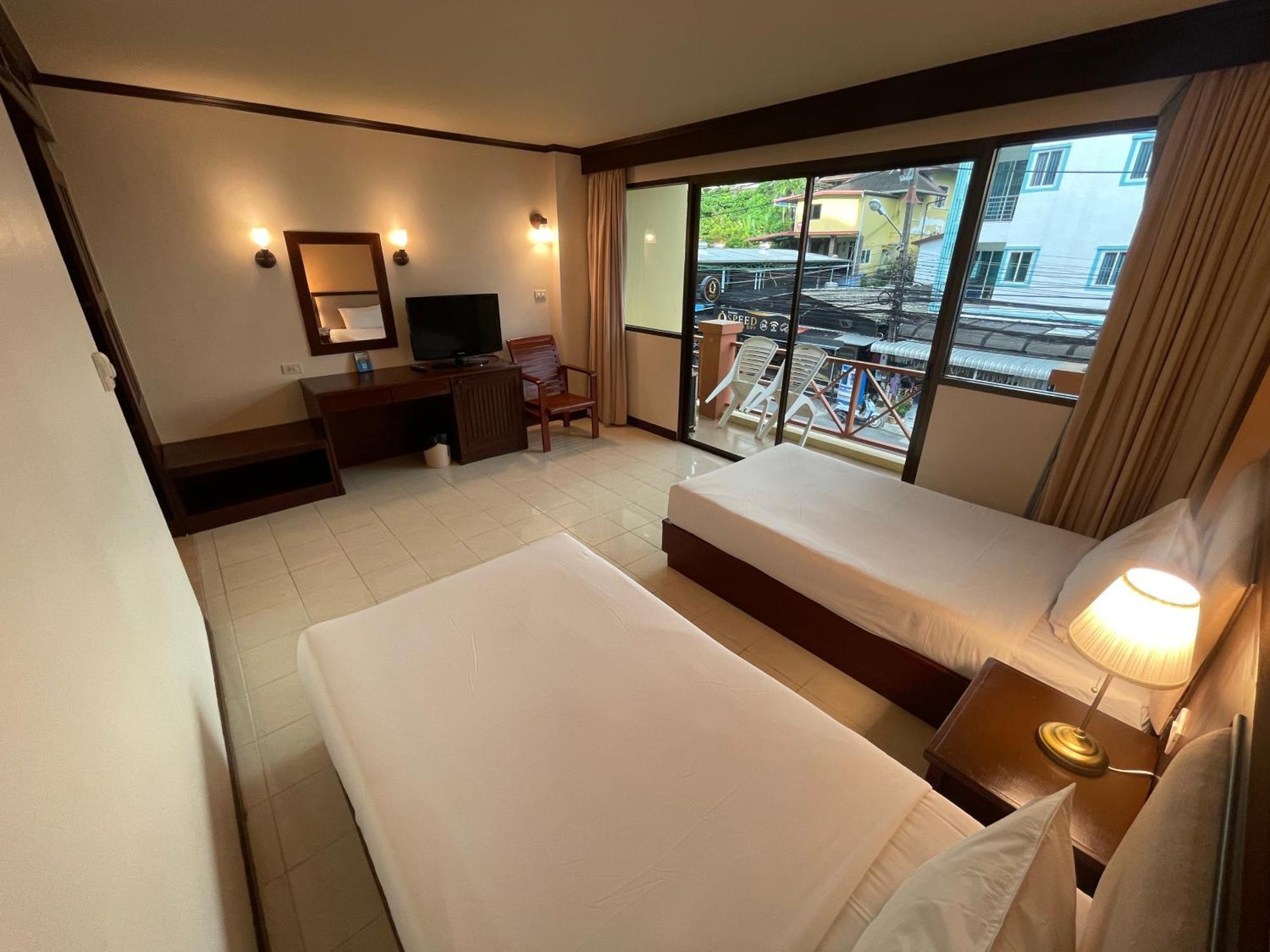 Bauman Ville Hotel Phuket Exterior foto